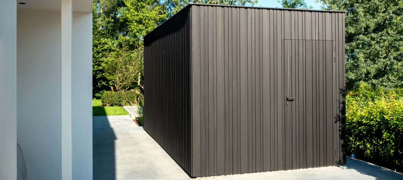 Modern bijgebouw in thermowood Ayous - zwart gebeitst